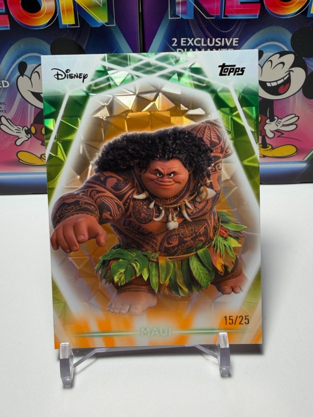 2026 Topps Disney Neon #26 Maui /25 Diamanté